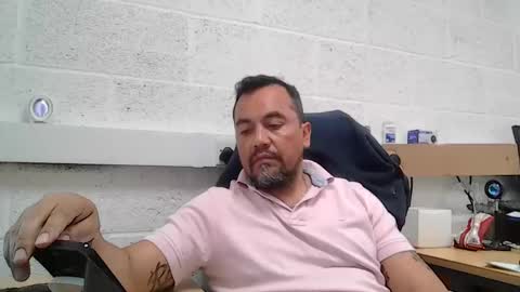 Snapshot of edwill13 chatting on May 19, 1:39 pm EdM online show from May 19, 1:39 pm