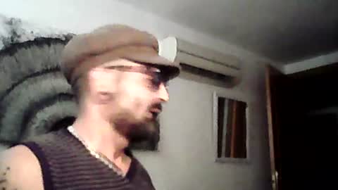 Snapshot of eemmee708927 chatting on July 24, 9:07 am eemmee708927 online show from July 24, 9:07 am