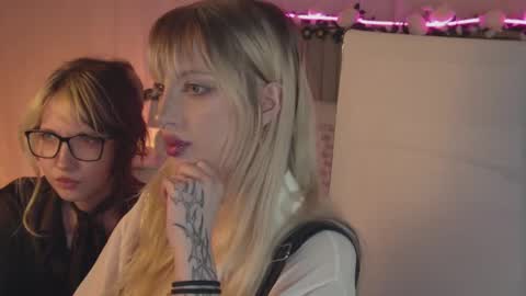 EVA NON NUDE online show from April 19, 4:17 pm