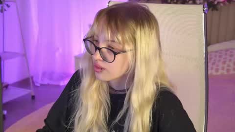 EVA NON NUDE online show from May 7, 4:34 pm