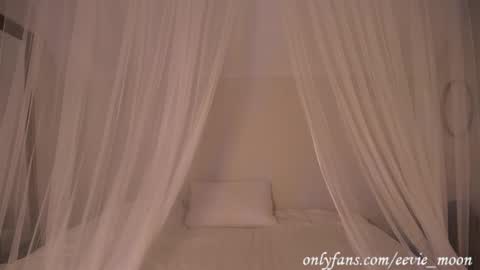 eevie online show from February 28, 7:37 am