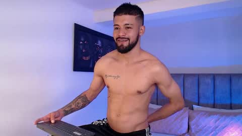 Snapshot of eevil_boys_77 chatting on October 27, 11:58 am eevil_boys_77 online show from October 27, 11:58 am