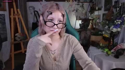 effiemeowley online show from March 7, 4:20 am