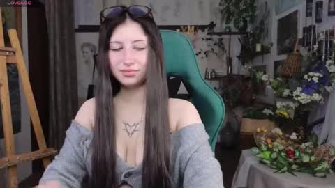 effiemeowley online show from April 24, 8:06 am