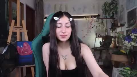 Snapshot of effiemeowley chatting on June 6, 7:13 am effiemeowley online show from June 6, 7:13 am