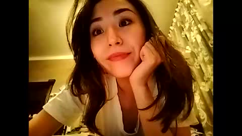 Snapshot of effy007 chatting on December 4, 12:14 pm Effy online show from December 4, 12:14 pm