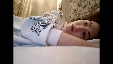 Snapshot of effy007 chatting on December 17, 2:00 pm Effy online show from December 17, 2:00 pm