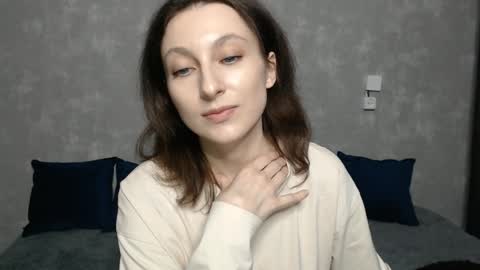 Snapshot of effy_gray chatting on December 7, 9:17 am Anna online show from December 7, 9:17 am