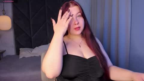 Snapshot of effyblush chatting on October 26, 2:01 pm Effy online show from October 26, 2:01 pm