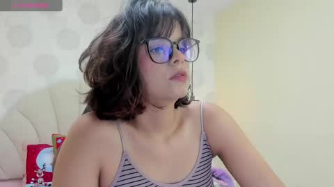 Snapshot of effystonnem chatting on December 13, 7:10 pm  E F F Y  online show from December 13, 7:10 pm
