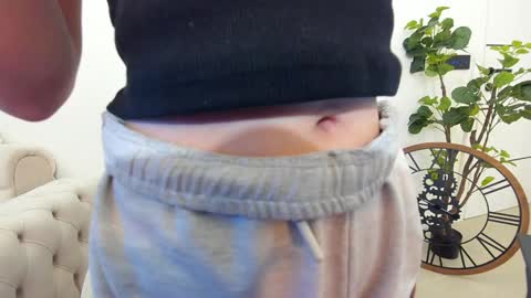 Snapshot of ehotlovea chatting on January 22, 8:18 am Erik and Alice online show from January 22, 8:18 am