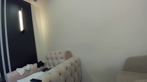 Snapshot of ehotlovea chatting on January 26, 6:07 am Erik and Alice online show from January 26, 6:07 am