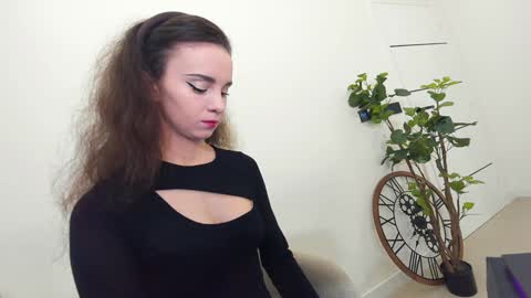 Snapshot of ehotlovea chatting on January 31, 11:03 pm Erik and Alice online show from January 31, 11:03 pm