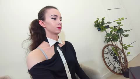 Snapshot of ehotlovea chatting on February 2, 12:09 am Erik and Alice online show from February 2, 12:09 am