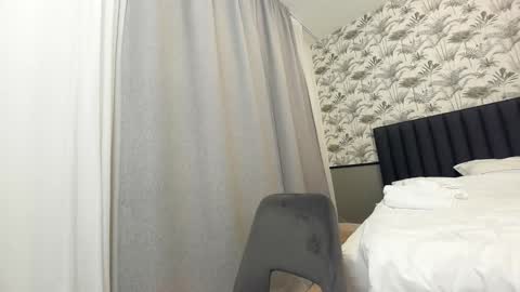 Snapshot of ehotlovea chatting on February 9, 2:17 am Erik and Alice online show from February 9, 2:17 am