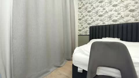 Snapshot of ehotlovea chatting on February 10, 3:24 am Erik and Alice online show from February 10, 3:24 am