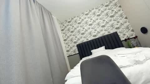 Snapshot of ehotlovea chatting on February 16, 2:42 am Erik and Alice online show from February 16, 2:42 am