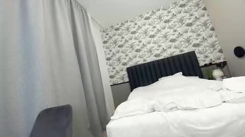 Snapshot of ehotlovea chatting on February 25, 6:25 am Erik and Alice online show from February 25, 6:25 am