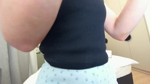 Snapshot of ehotlovea chatting on February 26, 2:37 am Erik and Alice online show from February 26, 2:37 am