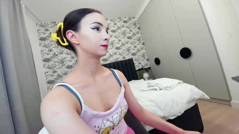 Snapshot of ehotlovea chatting on February 28, 7:15 am Erik and Alice online show from February 28, 7:15 am