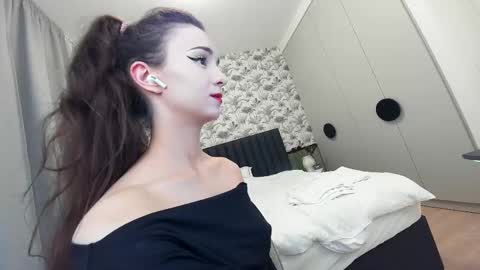 Snapshot of ehotlovea chatting on March 1, 5:52 am Erik and Alice online show from March 1, 5:52 am