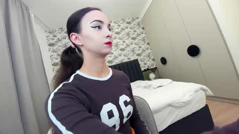 Snapshot of ehotlovea chatting on March 2, 11:20 pm Erik and Alice online show from March 2, 11:20 pm