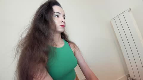 Snapshot of ehotlovea chatting on September 17, 8:10 pm Erik and Alice online show from September 17, 8:10 pm