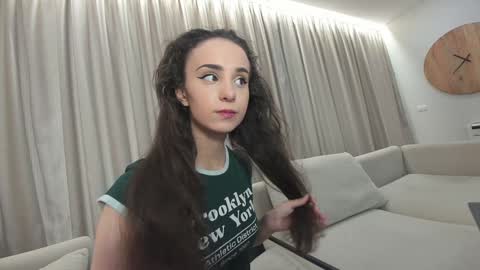 Snapshot of ehotlovea chatting on October 24, 6:10 am Erik and Alice online show from October 24, 6:10 am