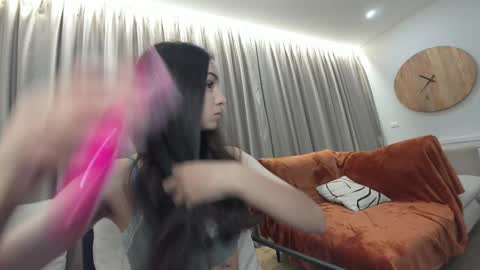 Snapshot of ehotlovea chatting on October 31, 1:17 am Erik and Alice online show from October 31, 1:17 am