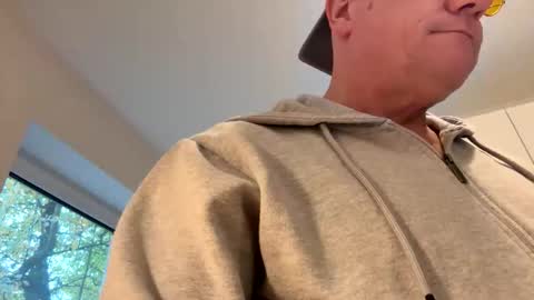 Snapshot of eichelhorn chatting on October 23, 10:58 am eichelhorn online show from October 23, 10:58 am