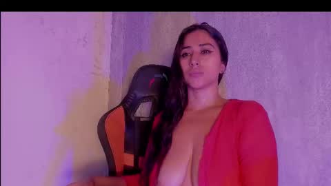 Snapshot of eiliyn_01 chatting on December 16, 5:51 pm Eilyn online show from December 16, 5:51 pm