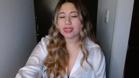 EIMY   MODEL INDEPENDENT online show from April 24, 5:43 am