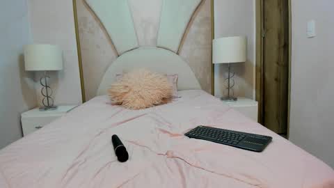 eimy_grey4u online show from January 14, 3:23 am