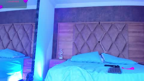 YG COUPLE online show from December 18, 8:37 pm