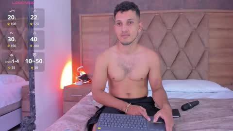 YG COUPLE online show from February 5, 8:35 pm