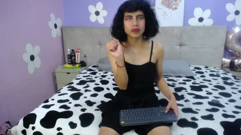 Snapshot of eimyflorian chatting on January 25, 11:44 am Eimyflorian online show from January 25, 11:44 am