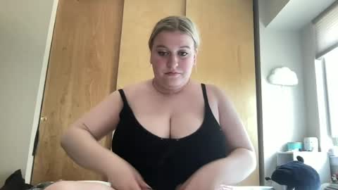 Snapshot of ekl22 chatting on July 1, 5:34 pm ekl22 online show from July 1, 5:34 pm