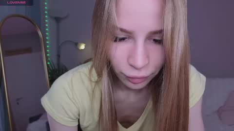Snapshot of el1s_evans chatting on April 27, 10:02 am please read my bio there is information about private shows and about my personality online show from April 27, 10:02 am