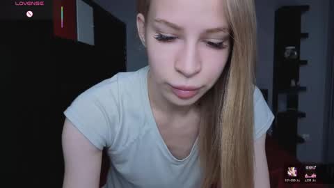 Snapshot of el1s_evans chatting on May 31, 8:10 am please read my bio there is information about private shows and about my personality online show from May 31, 8:10 am