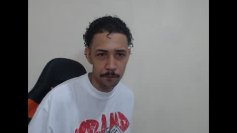 Snapshot of el_menor chatting on July 24, 2:53 am Instagram BelowAbajo online show from July 24, 2:53 am