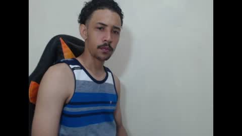 Snapshot of el_menor chatting on July 29, 3:15 am Instagram BelowAbajo online show from July 29, 3:15 am