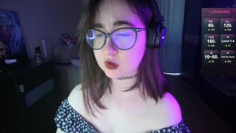 Snapshot of el_sweety chatting on December 13, 9:13 am If you like it when I meow give me a thumbs up online show from December 13, 9:13 am