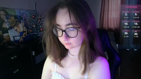 Snapshot of el_sweety chatting on December 24, 9:17 am If you like it when I meow give me a thumbs up online show from December 24, 9:17 am