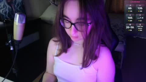 Snapshot of el_sweety chatting on January 26, 12:01 pm If you like it when I meow give me a thumbs up online show from January 26, 12:01 pm