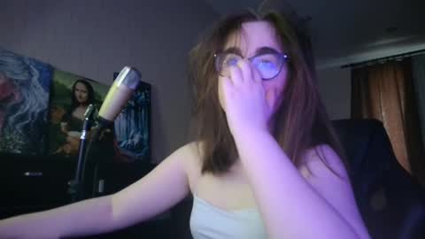 Snapshot of el_sweety chatting on March 10, 3:41 pm If you like it when I meow give me a thumbs up online show from March 10, 3:41 pm