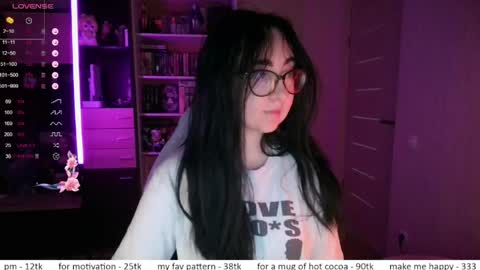 Snapshot of el_sweety chatting on May 19, 10:10 am If you like it when I meow give me a thumbs up online show from May 19, 10:10 am