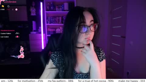 Snapshot of el_sweety chatting on June 23, 11:08 am If you like it when I meow give me a thumbs up online show from June 23, 11:08 am