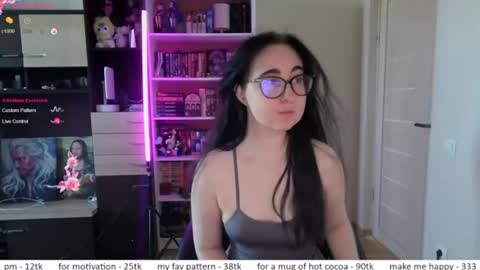 Snapshot of el_sweety chatting on June 29, 1:55 pm If you like it when I meow give me a thumbs up online show from June 29, 1:55 pm