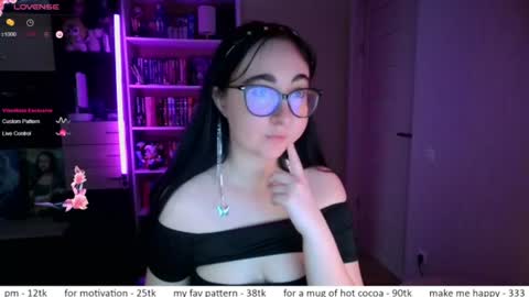 Snapshot of el_sweety chatting on July 1, 11:12 am If you like it when I meow give me a thumbs up online show from July 1, 11:12 am