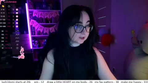 Snapshot of el_sweety chatting on July 6, 1:30 pm If you like it when I meow give me a thumbs up online show from July 6, 1:30 pm